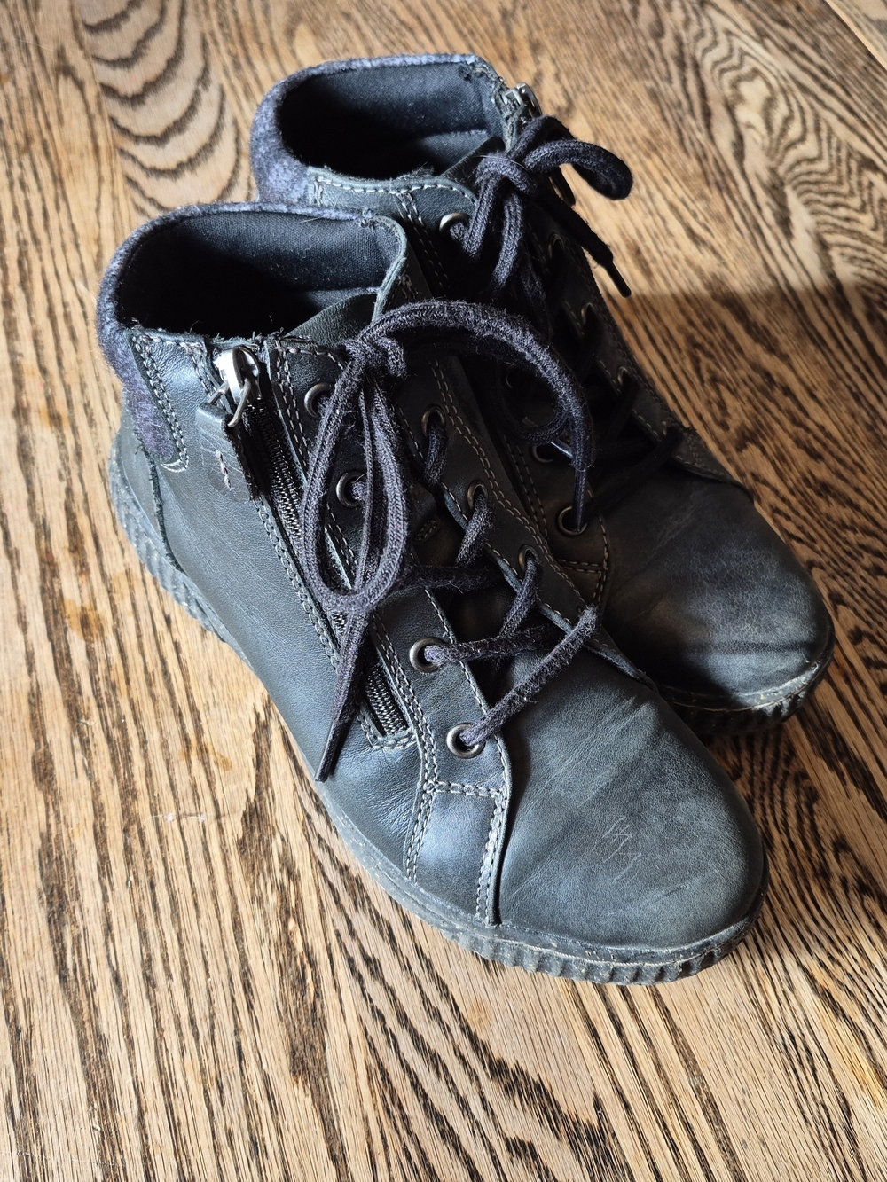 Clarks Caroline Park Black Leather Lace-Up Ankle Boots with Side Zip